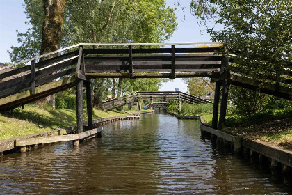 057 Modern 4 persoons bovenappartement nabij Giethoorn met prachtig uitzicht over het water