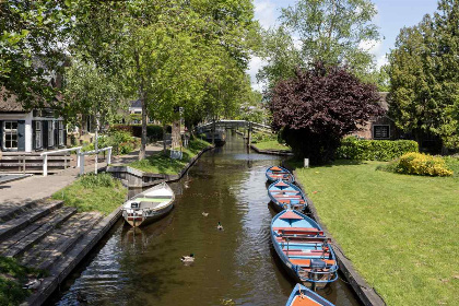 058 Modern 4 persoons bovenappartement nabij Giethoorn met prachtig uitzicht over het water