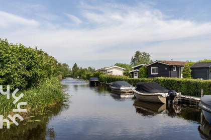 020 Prachtig 4 persoons chalet aan het water gelegen