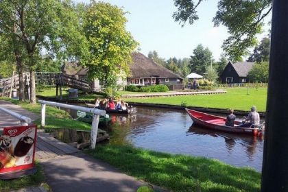 014 Prachtig 4 persoons chalet aan het water in Giethoorn, Overijssel