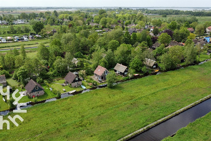 002 Prachtig gelegen 5 persoons vakantiehuis aan het water in hartje Giethoorn