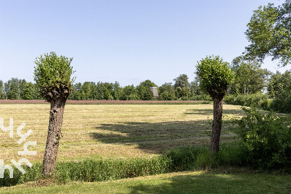 001 Prachtig gelegen 6 tot 8 pers. vakantiehuis, ruim ingericht met grote tuin, in Giethoorn