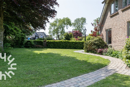 011 Prachtig gelegen 6 tot 8 pers. vakantiehuis, ruim ingericht met grote tuin, in Giethoorn