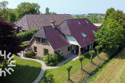 023 Prachtig gelegen 6 tot 8 pers. vakantiehuis, ruim ingericht met grote tuin, in Giethoorn