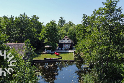 016 Prachtig gelegen vakantiehuis met dakterras en trampoline, aan de Bovenwijde in Giethoorn