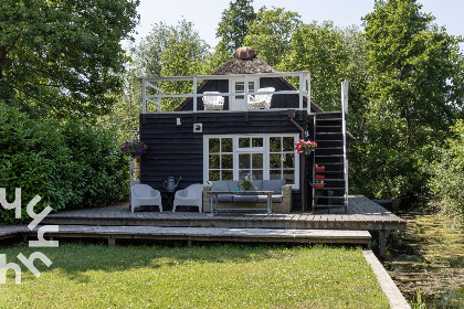 022 Prachtig gelegen vakantiehuis met dakterras en trampoline, aan de Bovenwijde in Giethoorn