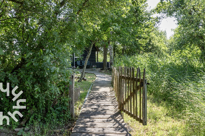 008 Prachtig Rietsnijdershuisje met trampoline en terras aan de Bovenwijde in Giethoorn