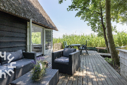 015 Prachtig Rietsnijdershuisje met trampoline en terras aan de Bovenwijde in Giethoorn