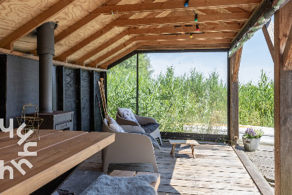 025 Prachtig Rietsnijdershuisje met trampoline en terras aan de Bovenwijde in Giethoorn