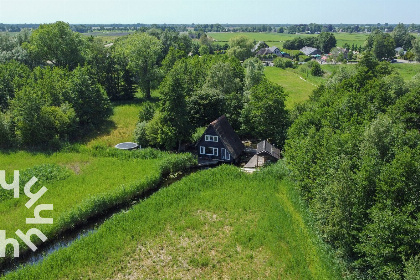 026 Prachtig Rietsnijdershuisje met trampoline en terras aan de Bovenwijde in Giethoorn