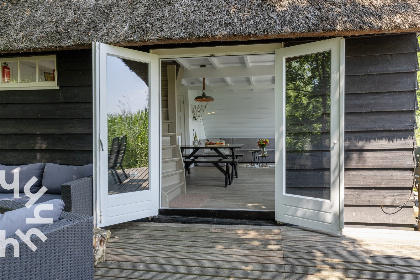 027 Prachtig Rietsnijdershuisje met trampoline en terras aan de Bovenwijde in Giethoorn