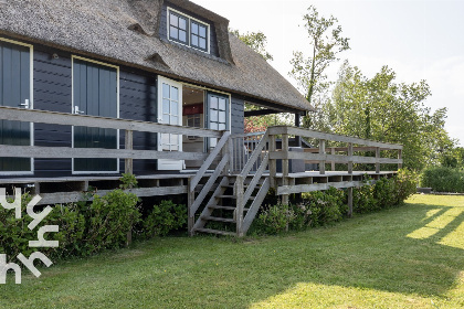 007 Uniek gelegen 6 persoons vakantiehuis aan het water in Giethoorn tussen de rietlanden