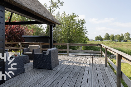 017 Uniek gelegen 6 persoons vakantiehuis aan het water in Giethoorn tussen de rietlanden