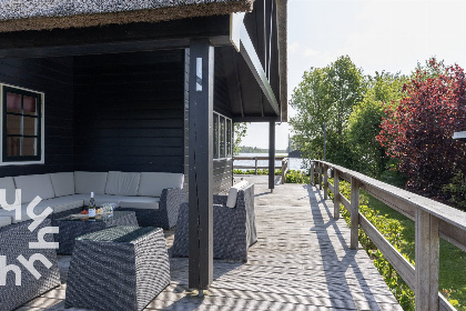 018 Uniek gelegen 6 persoons vakantiehuis aan het water in Giethoorn tussen de rietlanden