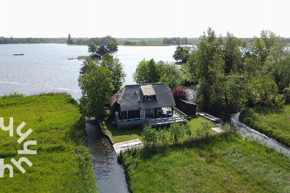 020 Uniek gelegen 6 persoons vakantiehuis aan het water in Giethoorn tussen de rietlanden