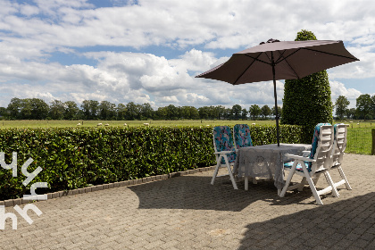 013 Vakantiehuis voor 4 personen in het midden van weilanden in Haarle Hellendoorn, Overijssel