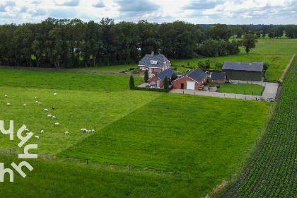 029 Vakantiehuis voor 4 personen in het midden van weilanden in Haarle Hellendoorn, Overijssel