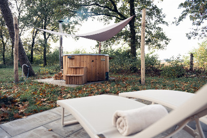 006 Modern ingerichte 4 persoons lodge met hottub in Haarle