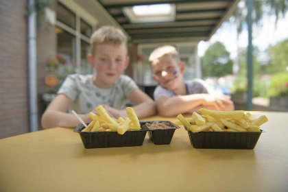 036 14 persoons groepsaccommodatie met sauna en bubbelbad in Hardenberg