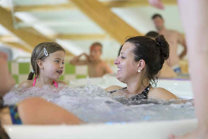 042 14 persoons groepsaccommodatie met sauna en bubbelbad in Hardenberg