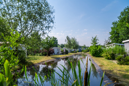 006 Chalet voor 4 personen met buiten terras op vakantiepark Reestervallei in Overijssel