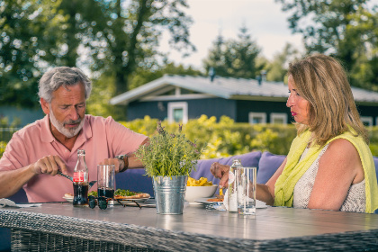 009 Chalet voor 4 personen met buiten terras op vakantiepark Reestervallei in Overijssel