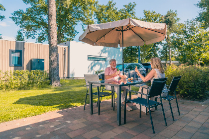 011 Chalet voor 4 personen met buiten terras op vakantiepark Reestervallei in Overijssel