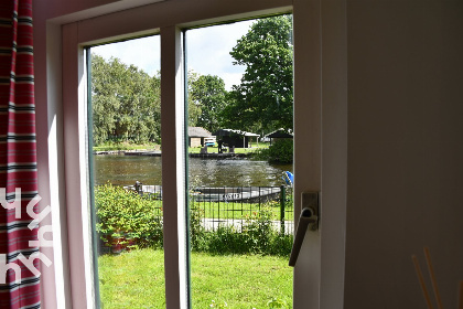 010 6 persoons vakantiehuis met omheinde tuin aan het water in Kalenberg