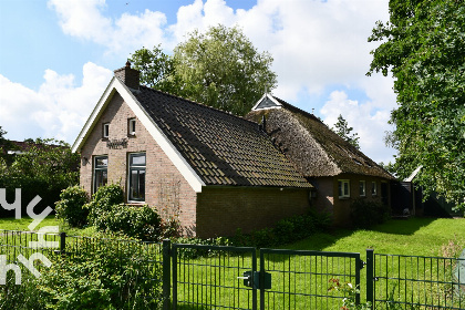 036 6 persoons vakantiehuis met omheinde tuin aan het water in Kalenberg