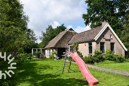 037 6 persoons vakantiehuis met omheinde tuin aan het water in Kalenberg