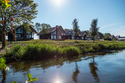 008 Een 10 persoons villa in de natuur rond park De IJssel Eilanden!