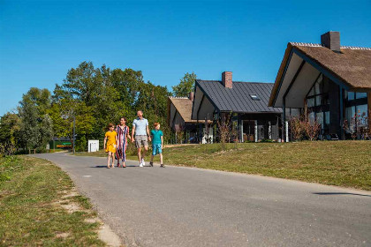 020 Een 10 persoons villa in de natuur rond park De IJssel Eilanden!