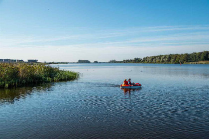 034 Een 10 persoons villa in de natuur rond park De IJssel Eilanden!