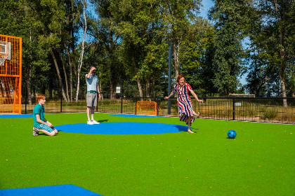 039 Een 10 persoons villa in de natuur rond park De IJssel Eilanden!