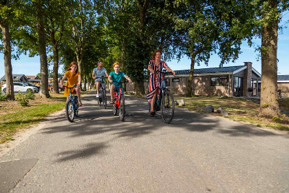 015 Met 6 personen in een vakantiehuisje op park De IJssel Eilanden!