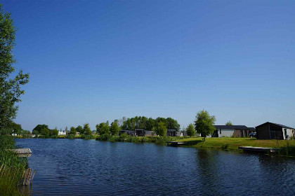 025 Modern 4 persoons Tiny House bij het water op park De IJssel Eilanden