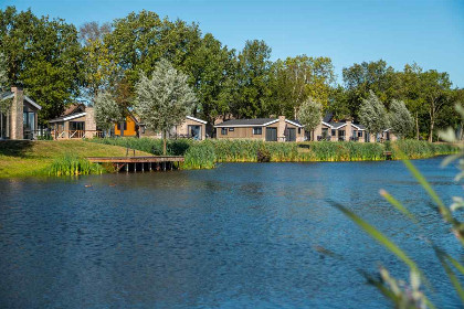 019 Vrijstaand 4 persoons chalet bij het water op park De IJssel Eilanden