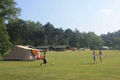 025 Comfortabel 4 persoons vakantiehuis uniek gelegen nabij de Lemelerberg