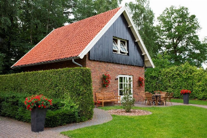 011 Heerlijk 8 persoons landhuis nabij Losser op Landgoed Het Borghuis