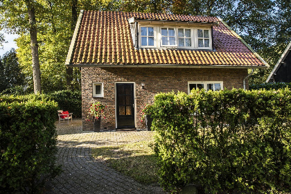 025 Luxe 8 persoons landhuis nabij Losser op Landgoed Het Borghuis