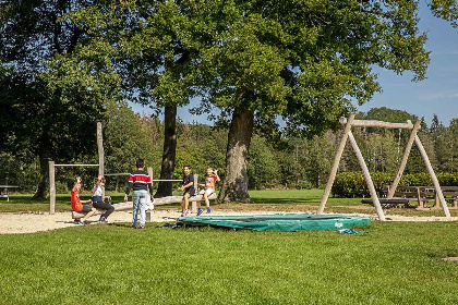 023 Prachtige 10 45 persoons groepsaccommodatie met Hottub, Finse Kota en sauna