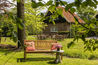 003 Twee heerlijke 8 persoons landhuizen met Finse Kota en hottub op Landgoed Het Borghuis