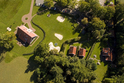 025 Twee heerlijke 8 persoons landhuizen met Finse Kota en hottub op Landgoed Het Borghuis