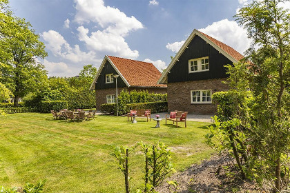 039 Twee heerlijke 8 persoons landhuizen met Finse Kota en hottub op Landgoed Het Borghuis