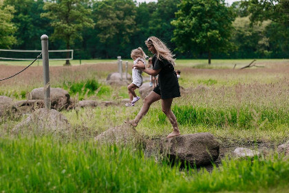 042 Twee heerlijke 8 persoons landhuizen met Finse Kota en hottub op Landgoed Het Borghuis