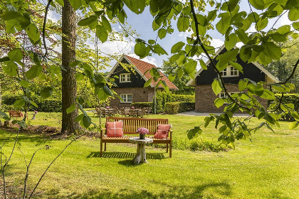 035 Twee luxe 8 persoons landhuizen met Finse Kota en hottub op Landgoed Het Borghuis