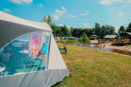 002 Kampeerplaats aan de speelvijver