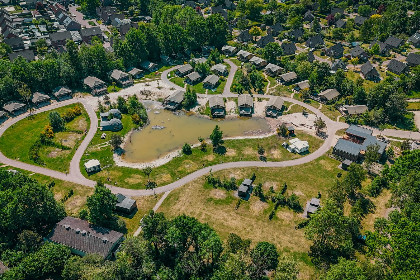 010 Kampeerplaats aan de speelvijver