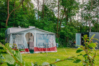 001 Kampeerplaats met prive sanitair