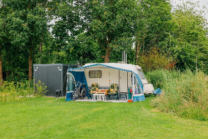 006 Kampeerplaats met prive sanitair